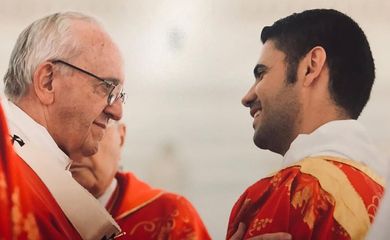 Brasília (DF) 26/04/2025 - Padre Bruno Franguelli com o Papa Francisco. Foto: Bruno Franguelli/Arquivo Pessoal