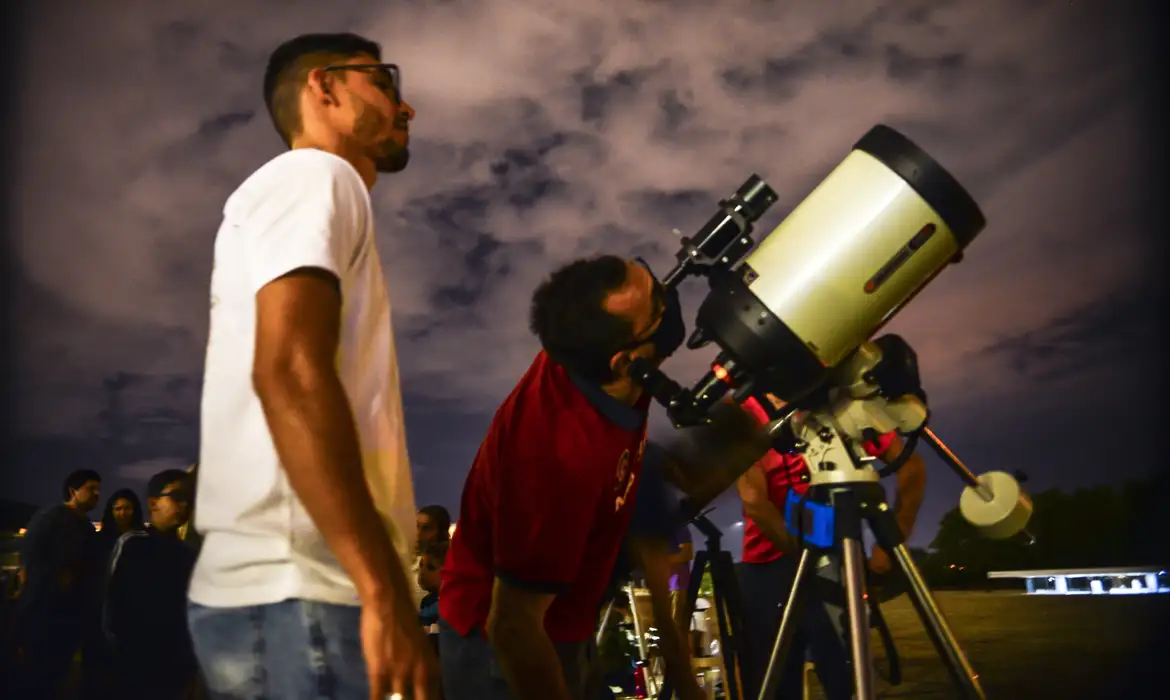 O Clube de Astronomia de Brasília (CAsB), em parceria com o Ministério da Ciência, Tecnologia e Inovações (MCTI) e o Planetário de Brasília, realiza a 58ª edição do 