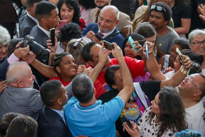 Brasília (DF), 11/12/2023, O presidente Luiz Inácio Lula da Silva, durante o lançamento do Plano Ruas Visíveis - Pelo direito ao futuro da população em situação de rua, no Palácio do Planalto. A iniciativa faz parte da celebração dos 75 anos da Declaração Universal dos Direitos Humanos e do Dia Internacional dos Direitos Humanos, comemorados ontem (10) em todo o mundo. Foto: Jose Cruz/Agência Brasil