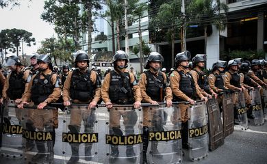 Segurança reforçada para o depoimento do ex-presidente Luiz Inácio Lula da Silva na Justiça Federal em Curitiba (EFE/Direitos Reservados)
