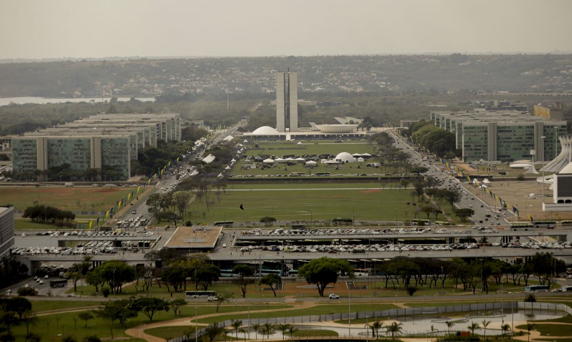 Brasília (DF) - 05/09/2023 - Vista da Esplanada dos Ministérios preparada para receber o desfile de 7 de setembro
Foto: Joédson Alves/Agência Brasil