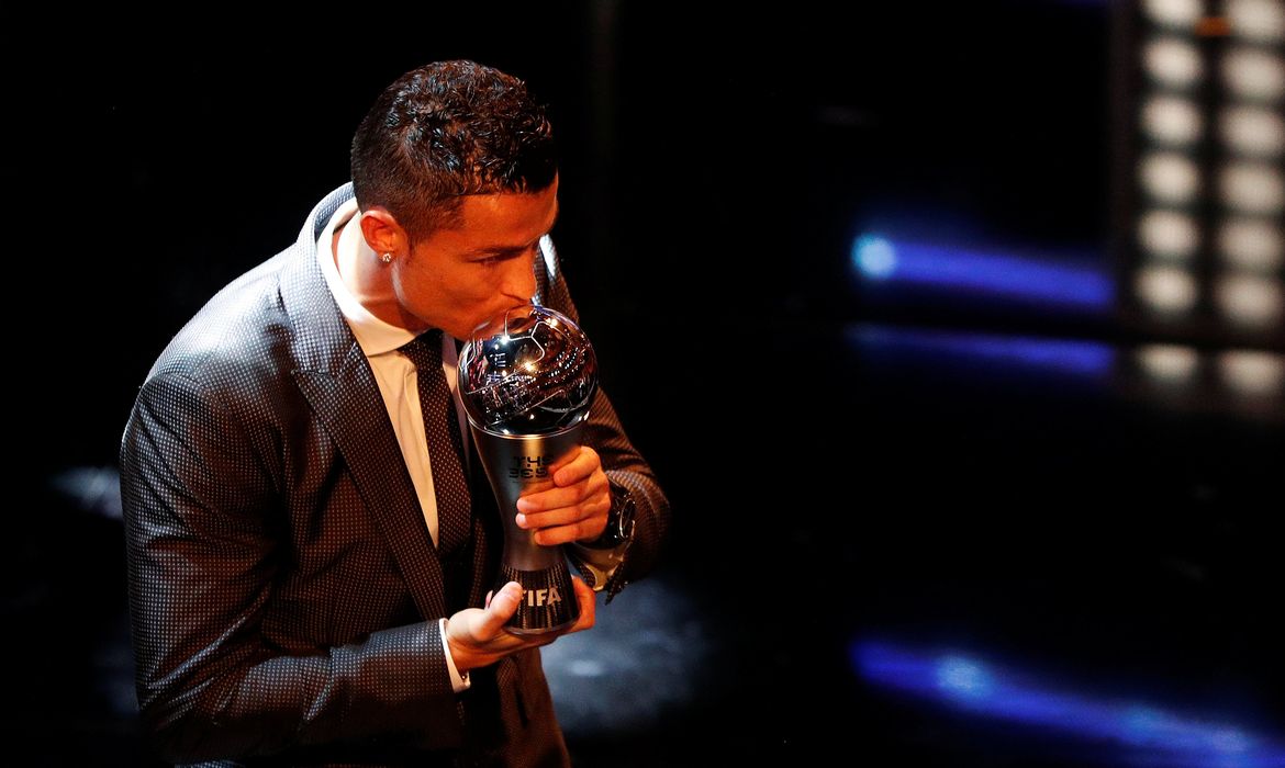 O português Cristiano Ronaldo, do Real Madrid, foi escolhido pela Fifa o melhor jogador do mundo (Reuters/Direitos Reservados)