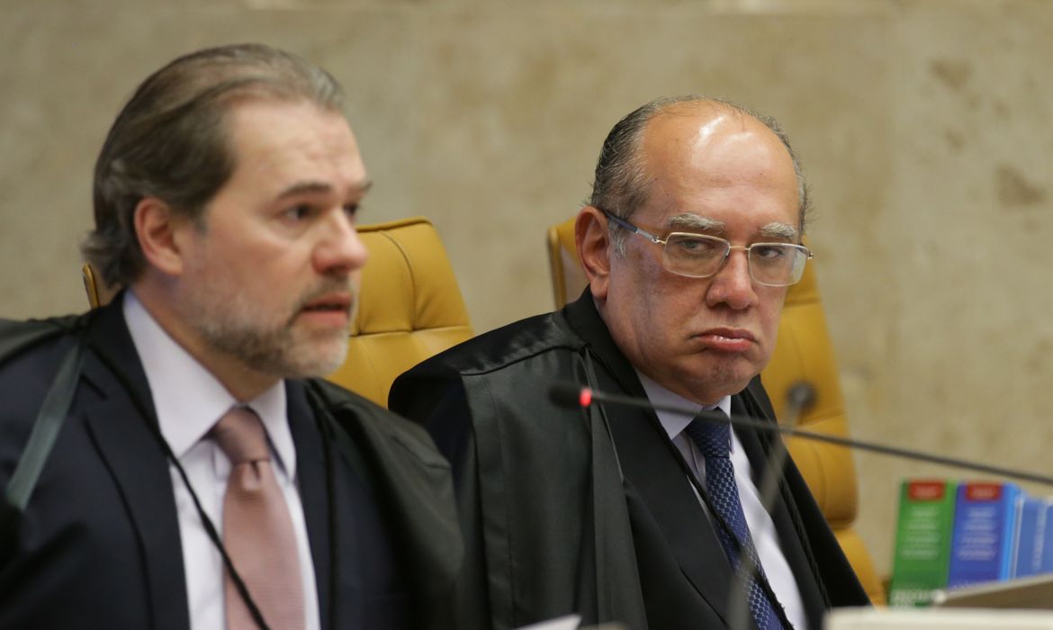 Os ministros do Supremo Tribunal Federal (STF) Dias Toffoli e Gilmar Mendes durante sessão para julgamento sobre a restrição ao foro privilegiado.
