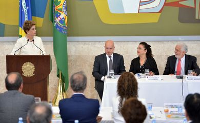 Brasília - A presidenta Dilma Rousseff discursa no encerramento da reunião do Conselho de Desenvolvimento Econômico e Social, o Conselhão, no Palácio do Planalto (Fabio Rodrigues Pozzebom/Agência Brasil)