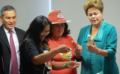Brasília - Presidenta  Dilma Rousseff, recebe representantes do Movimento dos Trabalhadores Sem Terra (MST) ( Antonio Cruz/Agência Brasil)