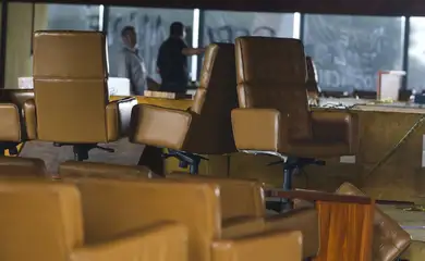 Palácio do Supremo Tribunal Federal e destruído, após atos terroristas no ultimo domingo