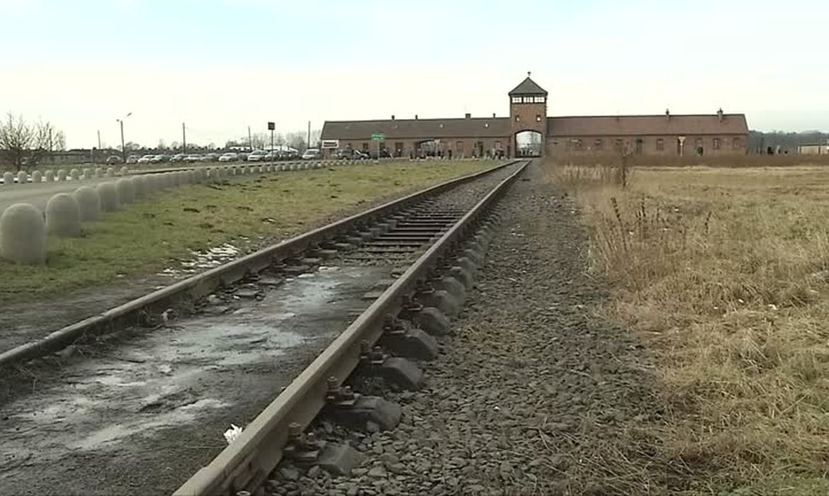 Auschwitz é um lugar histórico (campo de extermínio nazista da Segunda Guerra Mundial, Auschwitz)