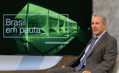 O Ministro de Estado de Minas e Energia, Almirante de Esquadra Bento Albuquerque, participa do programa Brasil em Pauta  na TV Brasil