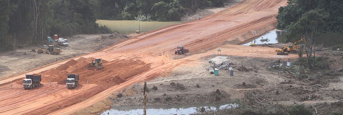 A empresa Norte Energia, que administra a construção da Usina de Belo Monte, criticou suspensão das obras nesta quinta-feira (16)