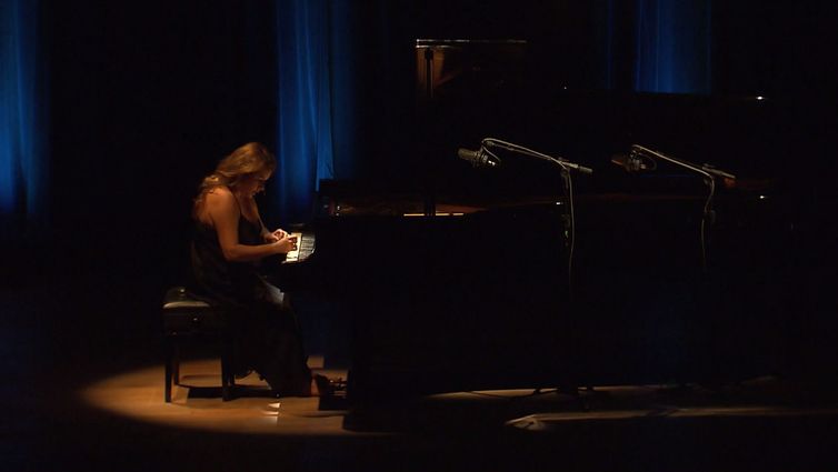 Pianista Heloísa Fernandes no Partituras