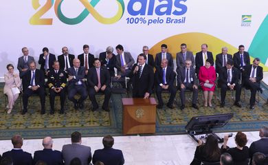 O presidente Jair Bolsonaro, participa da cerimônia alusiva aos 200 dias de governo, no  Palácio do Planalto.