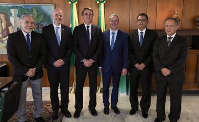 Presidente Jair Bolsonaro durante encontro com os presidentes da Fifa, Gianni Infantino, e da CBF, Rogério Caboclo, no Palácio do Planalto.