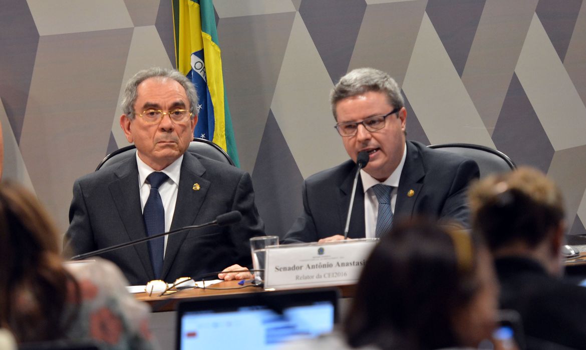 Brasília - Comissão Especial do Impeachment no Senado aprova parecer do relator Antonio Anastasia, favorável ao processo de afastamento da presidenta Dilma Rousseff (Antonio Cruz/Agência Brasil)