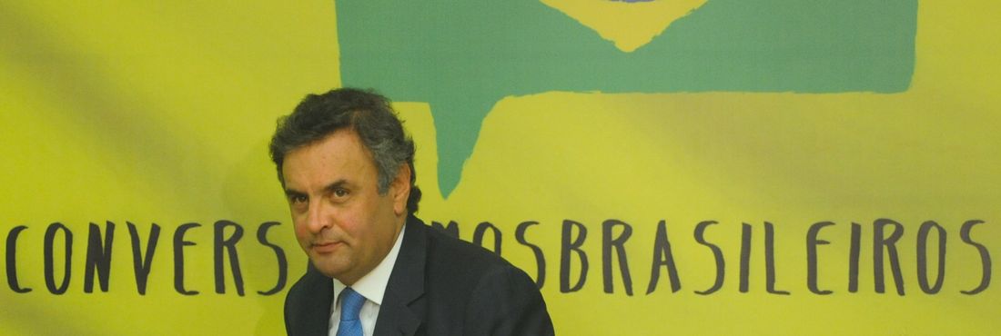 Assinada pelos presidentes do PSDB, Aécio Neves, do Democratas, José Agripino Maia, e do PPS, Roberto Freire, a nota defende que a consulta popular seja feita na forma de referendo.