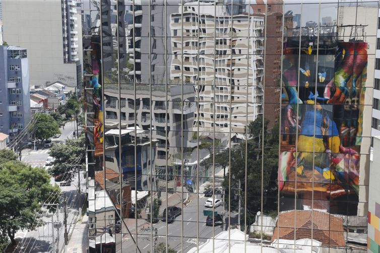 Paulo Pinto/Agência Brasil São Paulo (SP) 04/03/2024 - Para marcar os dois anos do início do conflito, em 24 de fevereiro, um projeto do Ukrainian Institute está unindo os artistas paulistano Eduardo Kobra e o ucraniano Sasha Korban para trabalharem juntos em um mural de grandes proporções no bairro de Pinheiros, São Paulo. Foto: Paulo Pinto/Agência Brasil