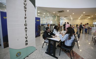 São Paulo (SP), 27/10/2024 - Eleitores comparecem para votação no segundo turno das eleições para prefeito na UNIP Paraiso.Foto: Paulo Pinto/Agência Brasil
