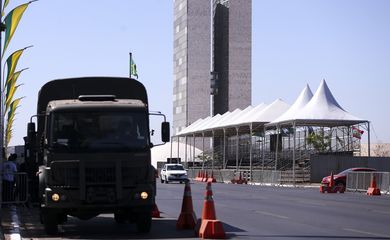Brasília - Estrutura é montada para o desfile de 7 de Setembro, na Esplanada dos Ministérios (Marcelo Camargo/Agência Brasil)