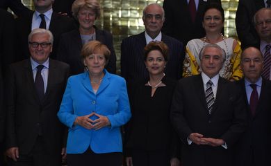 A presidenta Dilma Rousseff recebe a chanceler da Alemanha, Angela Merkel, no Palácio da Alvorada (Valter Campanato/Agência Brasil)