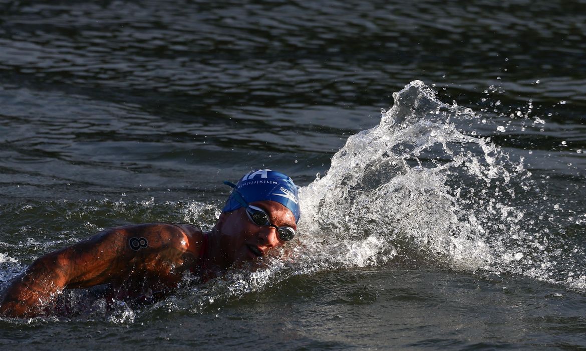 Ana Marcela Cunha chega em quarto lugar na maratona aquática em paris 2024