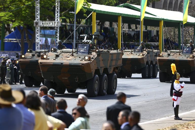 Desfile cívico-militar do 7 de Setembro, que este ano comemora o Bicentenário (200 anos) da Independência do Brasil.