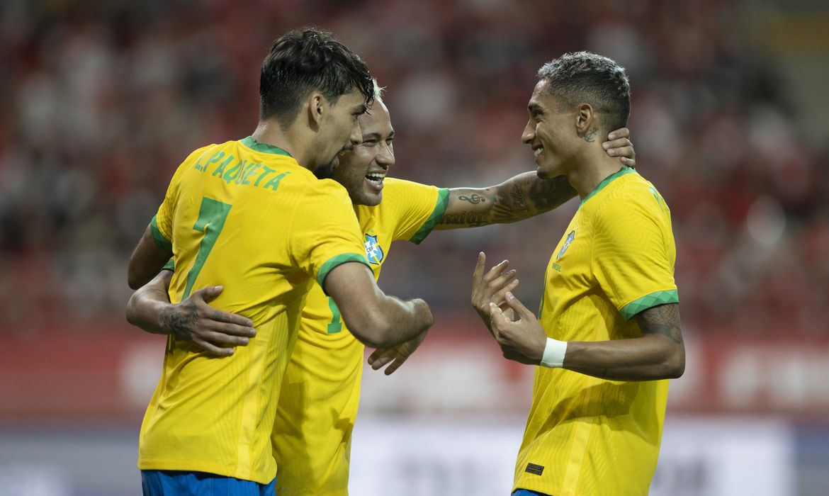 Tite fecha último treino e esconde escalação do Brasil contra a Croácia