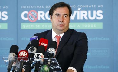 Presidente da Câmara dos Deputados, Rodrigo Maia, concede entrevista coletiva sobre a atividade legislativa durante a crise causada pelo coronavírus 
