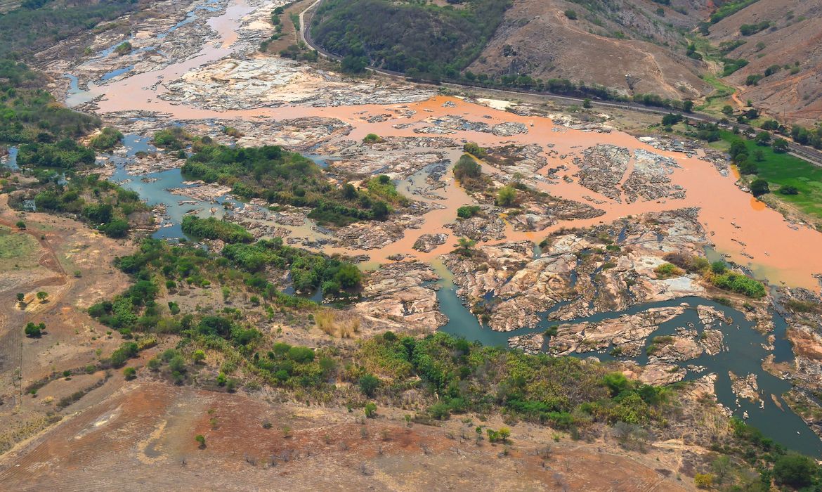 Resplendor (MG) - Imagem aéra mostra a a lama no Rio Doce, na cidade Resplendor ( Fred Loureiro/ Secom ES)