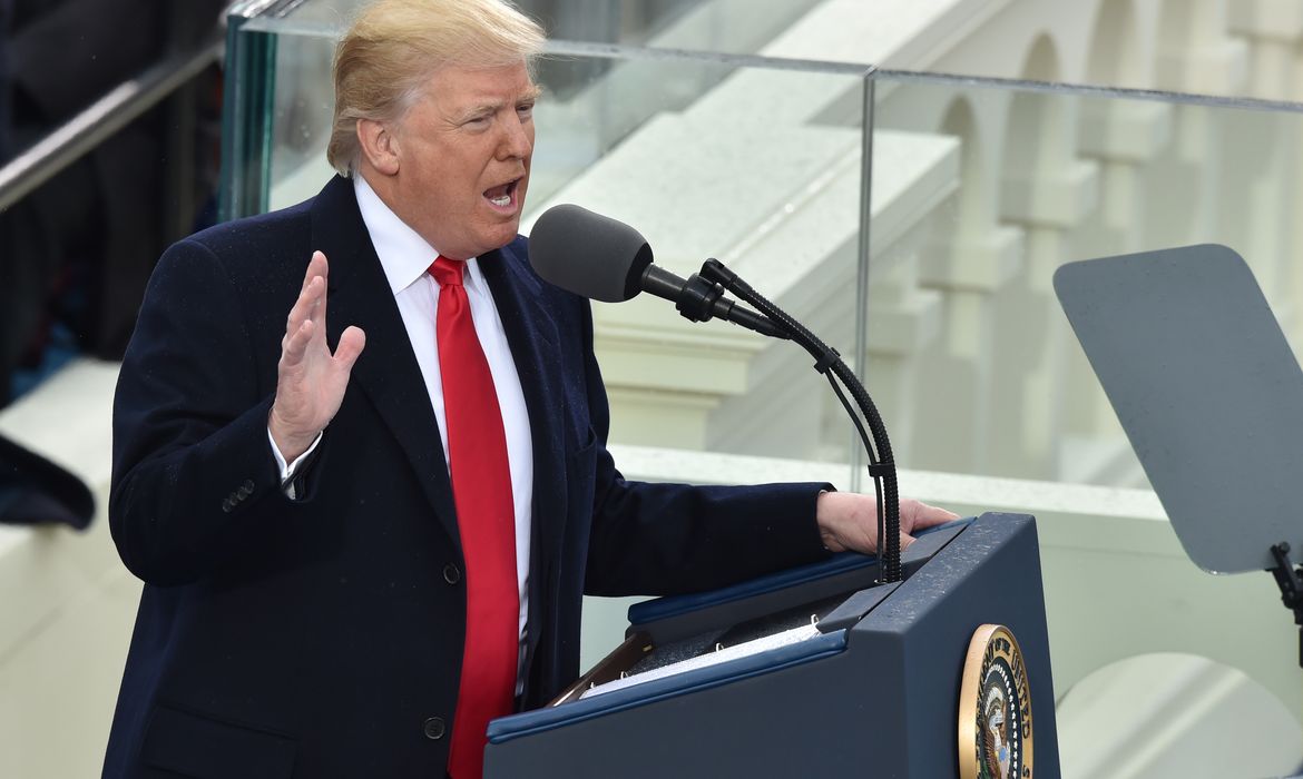 Donald Trump discursa durante cerimônia de posse como presidente dos Estados Unidos