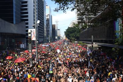 São Paulo (SP), 02/06/2024 - 28ª Parada do Orgulho LGBT+, com o tema Basta de Negligência e Retrocesso no Legislativo! Vote Consciente por Direitos da População LGBT+, na Avenida Paulista. Foto: Rovena Rosa/Agência Brasil