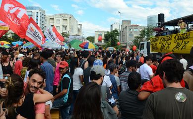 São Paulo - Manifestação a favor das Diretas Já no Largo da Batata, região oeste (Rovena Rosa/Agência Brasil)