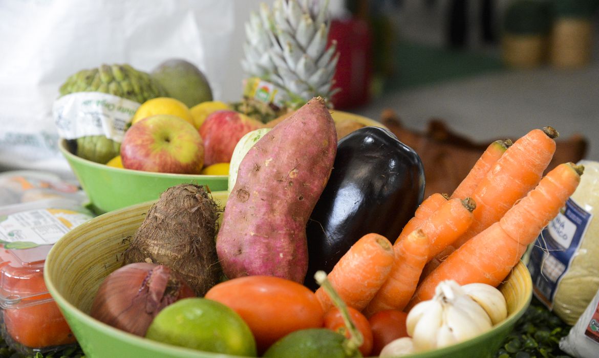 Tomaz Silva/Agência Brasil Produtores apresentam suas mercadorias durante a 8ª edição do Green Rio, um dos mais importantes eventos sobre bioeconomia no Brasil, na Marina da Glória, zona sul do Rio de Janeiro.