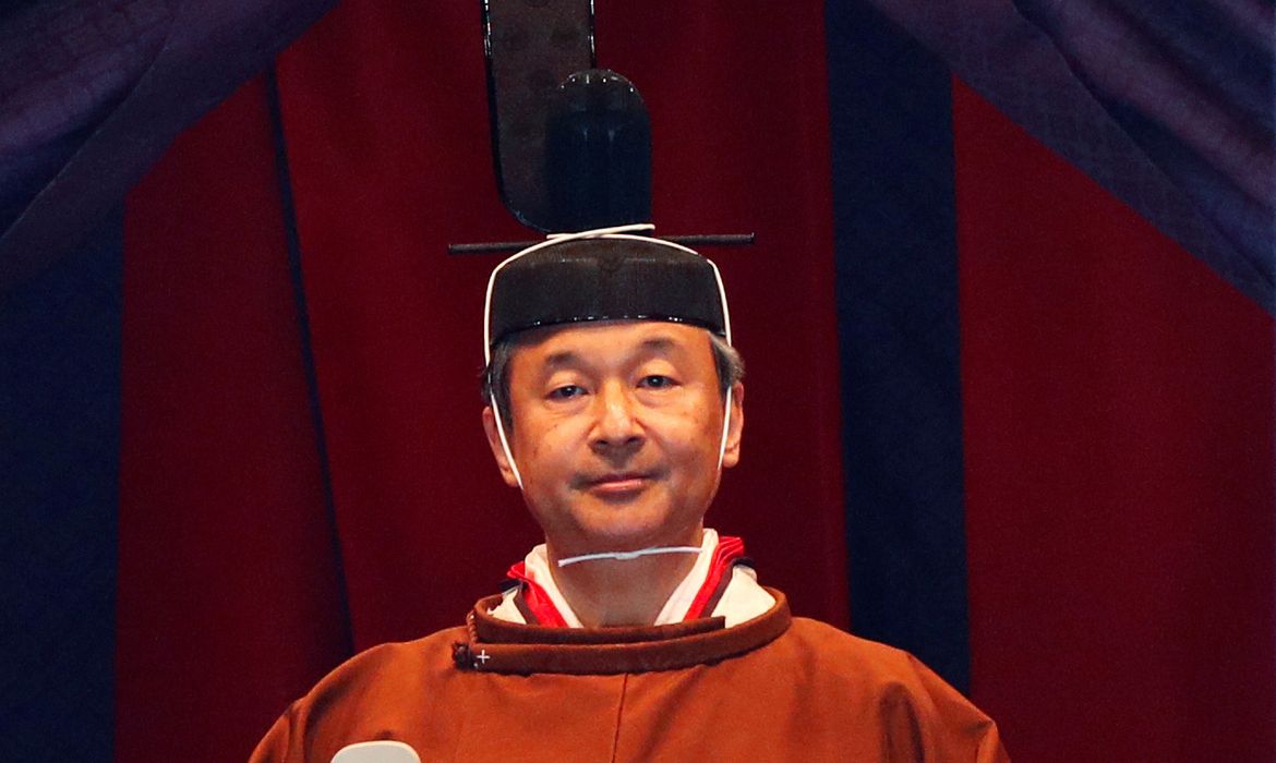 Japan's Emperor Naruhito makes his appearance during a ceremony to proclaim his enthronement to the world, called Sokuirei-Seiden-no-gi, at the Imperial Palace in Tokyo, Japan, October 22, 2019. REUTERS/Issei Kato/Pool     TPX IMAGES OF THE DAY