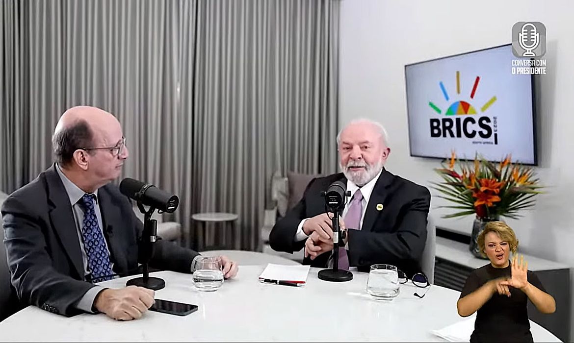 Joanesburgo, África do Sul, 22.08.2023 - Presidente Lula é entrevistado por Marcos Uchoa no programa Conversa com o Presidente, em Joanesburgo, África do Sul.  Imagem: Canal Gov