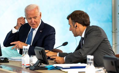 Macron e Biden no Reino Unido.