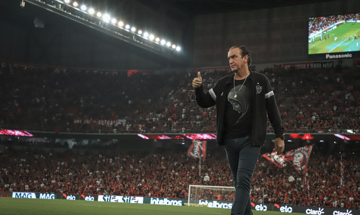 Torcida do Atltico Mineiro aguarda os anncios das novas contrataes