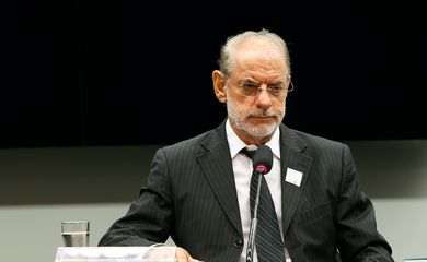 Brasília - Ex-presidente do Carf Edison Pereira Rodrigues presta depoimento na Comissão Parlamentar de Inquérito que estuda desvios no órgão (Marcelo Camargo/Agência Brasil)
