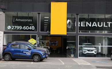 Concessionária de automóveis Renault na Radial Leste.