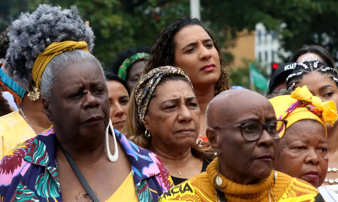 Rio de Janeiro (RJ), 30/07/2023 - IX Marcha das Mulheres Negras do Rio de Janeiro, na praia de Copacabana, zona sul da cidade. Foto:Tânia Rêgo/Agência Brasil