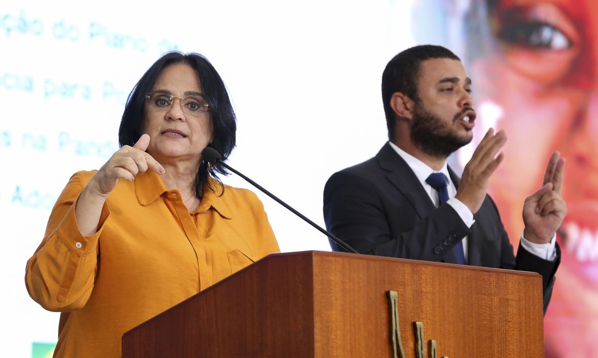 A ministra da Mulher, Família e Direitos Humanos, Damares Alves, durante apresentação do Plano de Contingência para Crianças e Adolescentes e 30 anos do ECA.