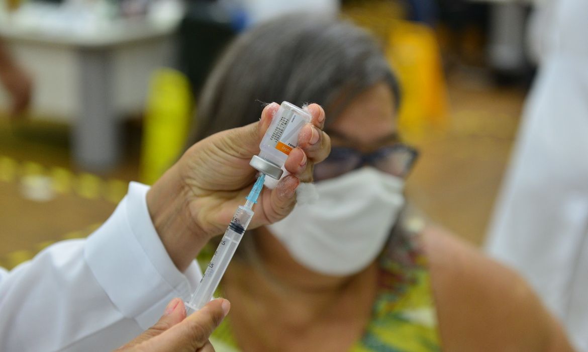 Covid-19: Brasil já aplicou mais de 32 milhões de doses de vacina |  Radioagência Nacional