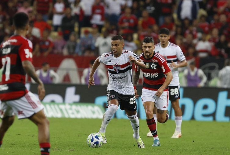 Ouça ao vivo Flamengo e São Paulo iniciam a disputa pelo título da