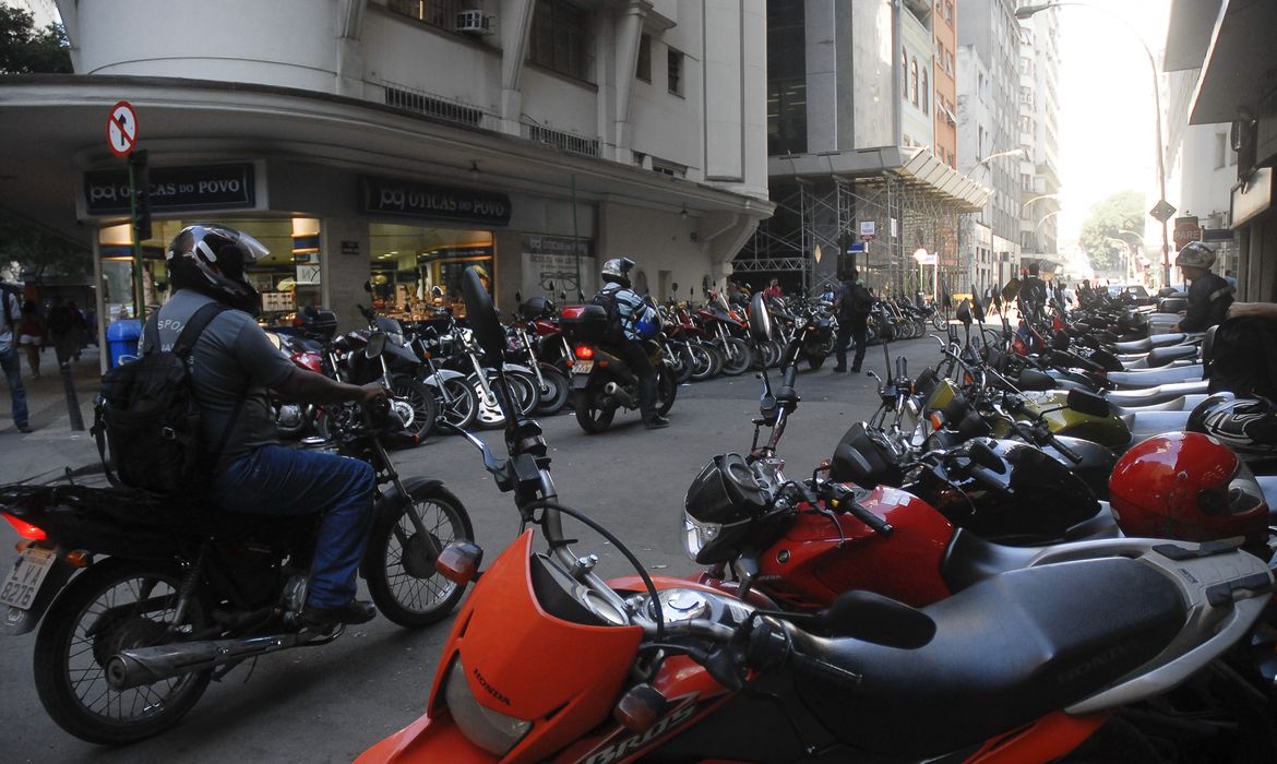 Rio de Janeiro - O Instituto Nacional de Traumatologia e Ortopedia (Into) revela 40% das cirurgias da área de trauma são feitos em motociclistas acidentados
