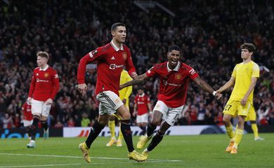 Cristiano Ronaldo e Marcus Rashford comemoram o terceiro gol do Manchester United sobre o Sheriff na Liga Europa. REUTERS/Craig Brough