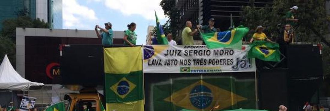 Juiz Sérgio Moro é herói em manifestação contra Dilma Rousseff em São Paulo