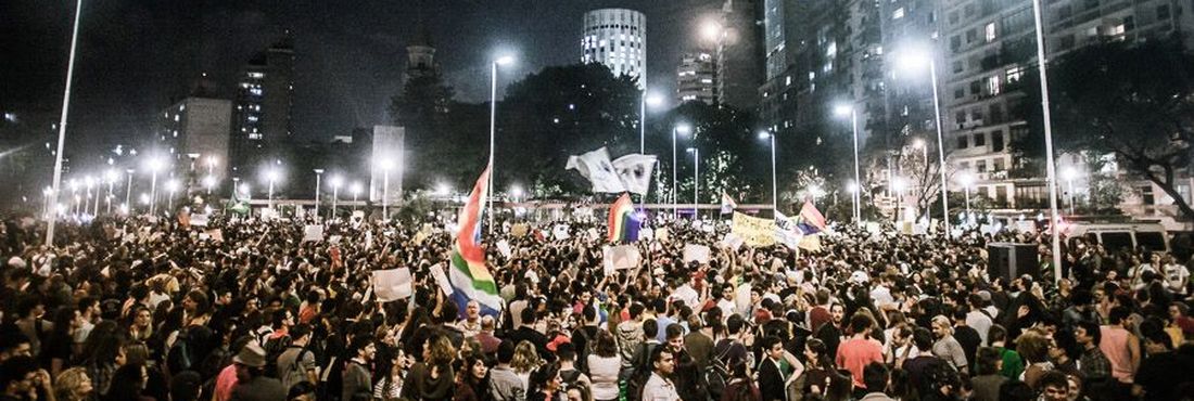 Em São Paulo, manifestantes fazem ato contra o projeto da "cura gay", aprovado pela Comissão de Direitos Humanos, que autoriza que homossexuais sejam submetidos a tratamentos psicológicos para mudar a orientação sexual,