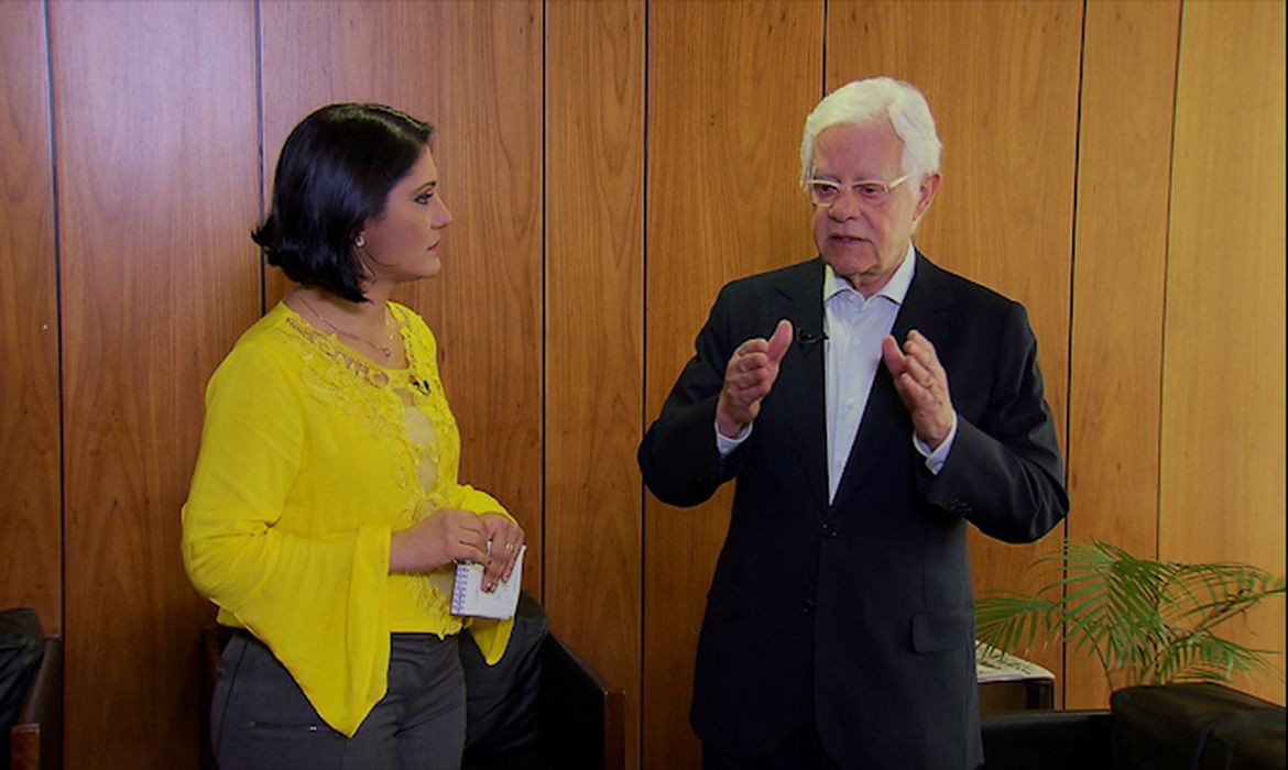 Brasília - Moreira Franco concede entrevista ao programa Nos Corredores do Poder, da TV Brasil