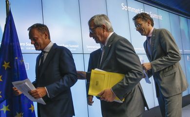 Presidente do Conselho Europeu, Donald Tusk; Presidente da Comissão Europeia, Jean-Claude Juncker; e presidente do Eurogrupo, Jeroen Dijsselbloem