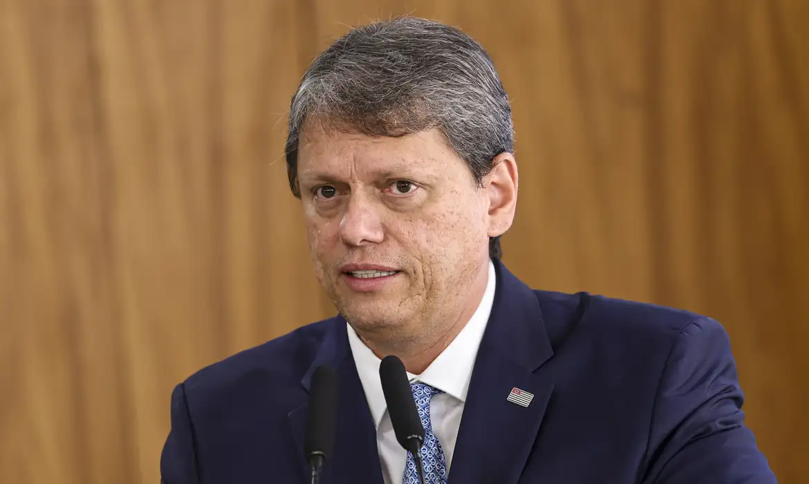 Brasília (DF), 29/11/2024 - O governador de São Paulo, Tarcísio de Freitas, durante cerimônia para assinatura de contratos de financiamento do BNDES para infraestrutura e mobilidade urbana de São Paulo. Foto: Marcelo Camargo/Agência Brasil