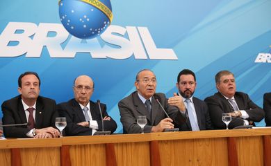 Brasília - Ministros e líderes do governo no Congresso anunciaram a pauta prioritária do governo, em coletiva no Palácio do Planalto (Fábio Rodrigues Pozzebom/Agência Brasil)