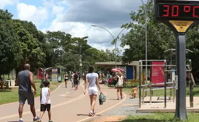 Brasilienses aproveitam o feriado de carnaval no Parque da Cidade
